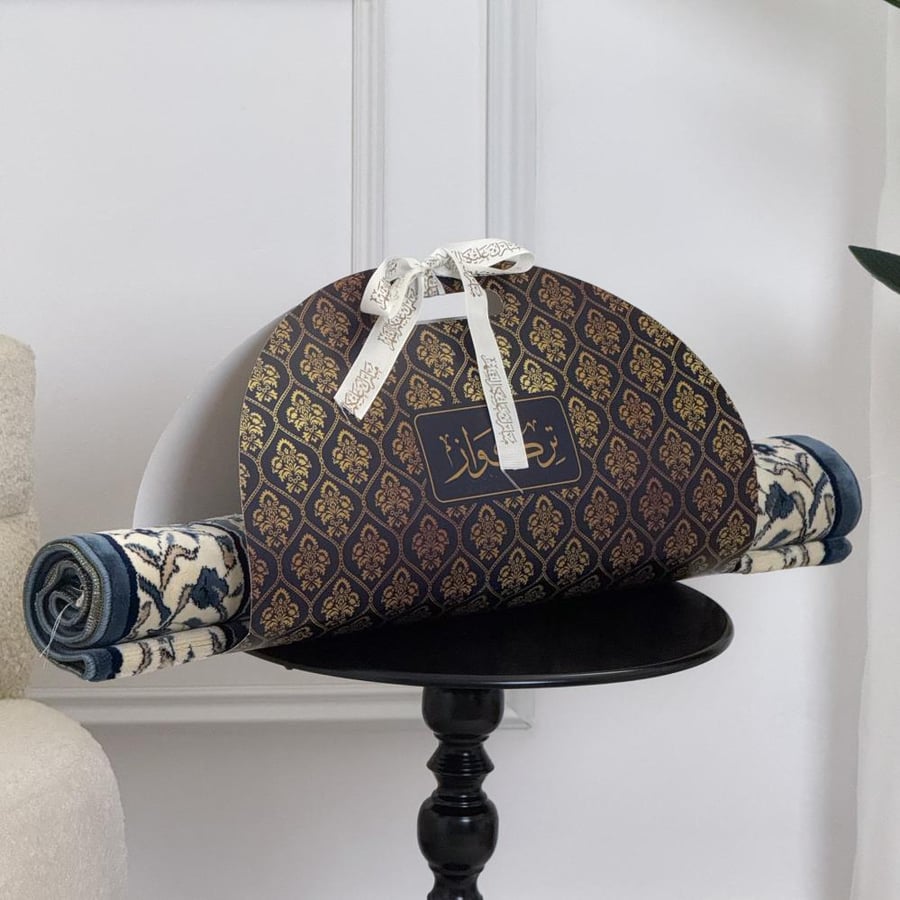 Medina Al-Munawara prayer rug with elegant packaging