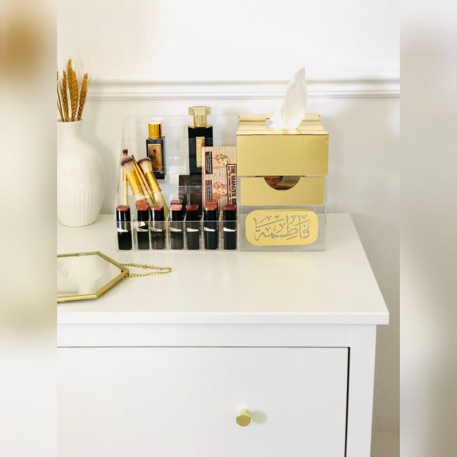 منظم مكياج و عطور ذهبي