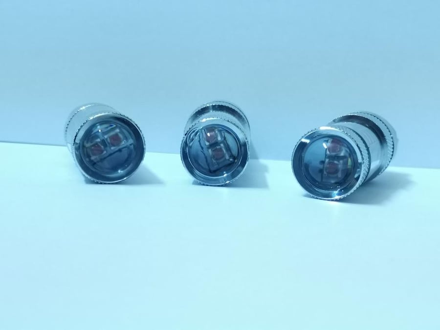أنوار LED بجودة عالية بمقاسات مختلفه مناسبه لأنوار الشمعات الخلفيه (الاسطبات) شرايح cree الأمريكيه