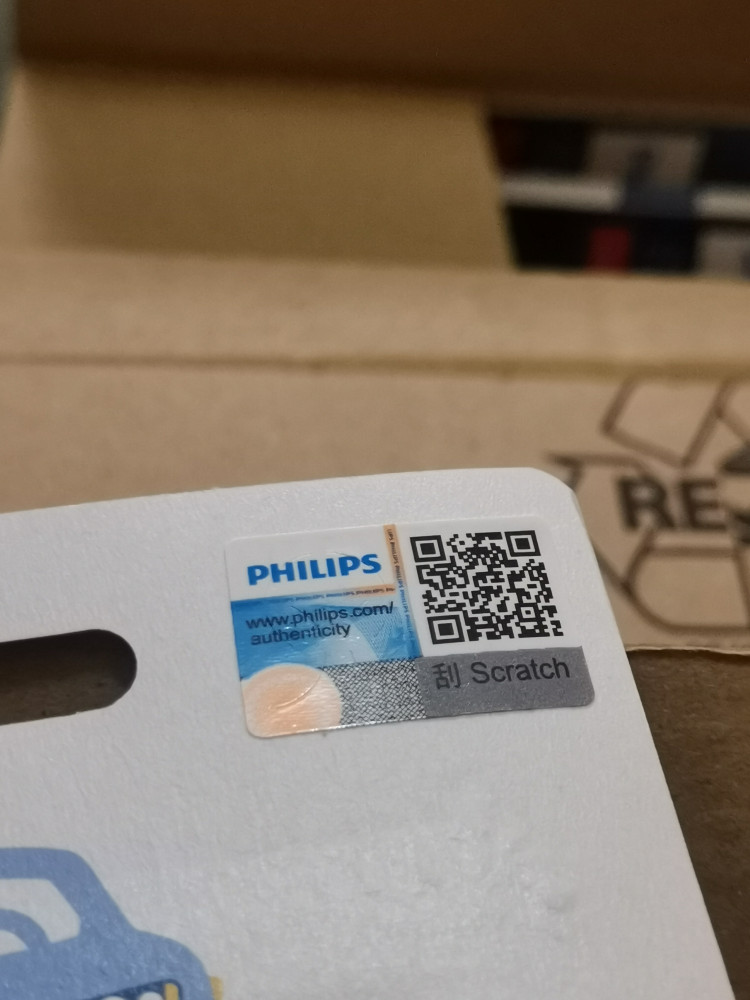 أنوار LED philips بمقاسات مختلفه للفرامل والريوس وغيرها.