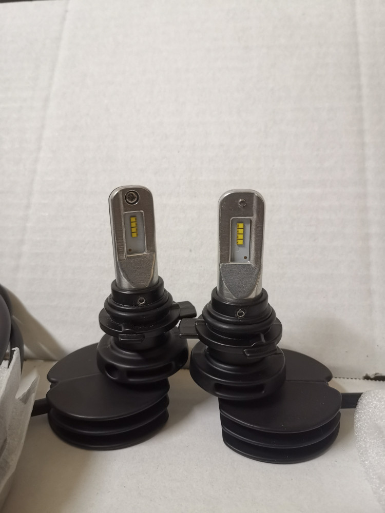 أنوار LED بجودة عالية جدا شرايح الإناره من philips بدون مروحة متوفر لون 5700k و 4000k
