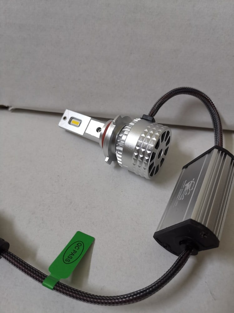 أنوار LED بجودة عالية متوفر لون 4300k و 6000k شرايح تايوانية epistar 7035