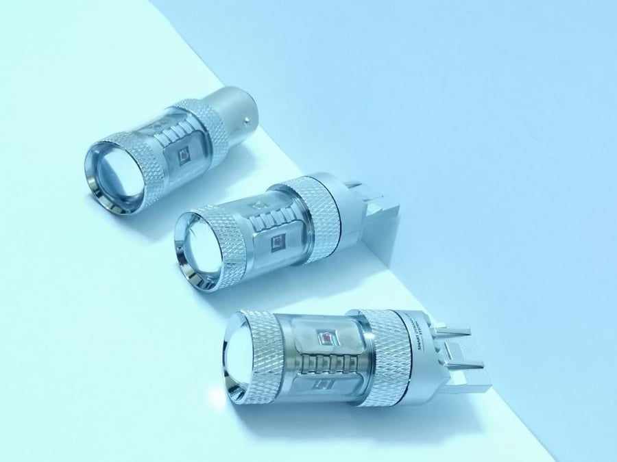 أنوار LED بجودة عالية بمقاسات مختلفه مناسبه لأنوار الشمعات الخلفيه (الاسطبات) شرايح cree الأمريكيه