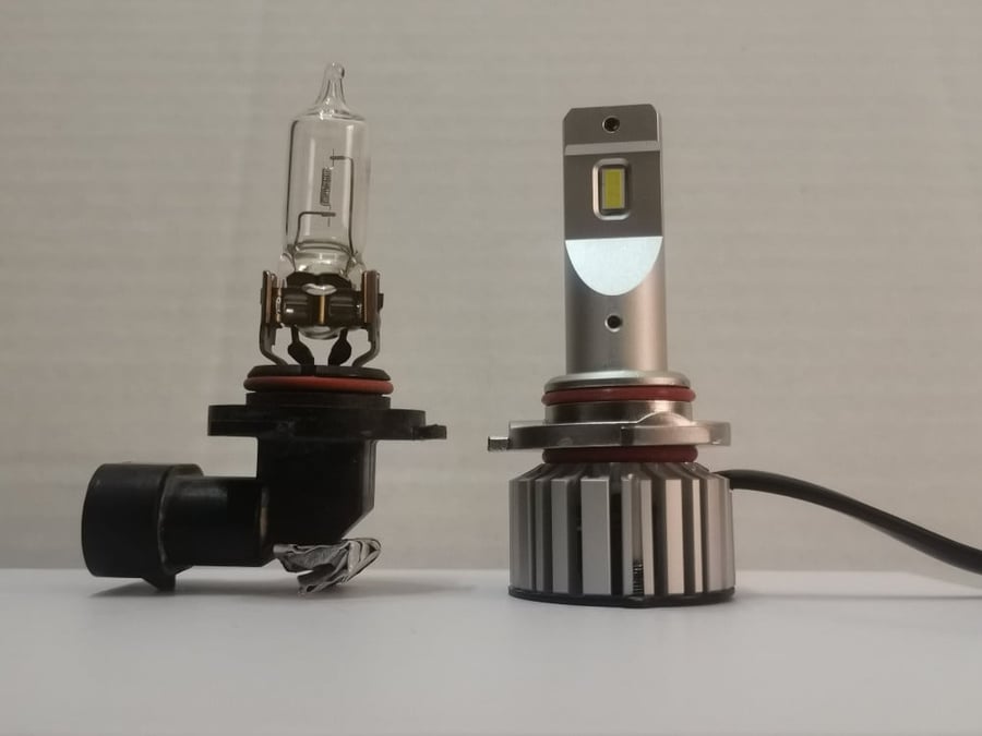 أنوار LED مطابقة لحجم لمبة الهالوجين 100%