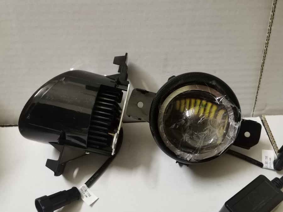 عدسات LED للكشافات لنيسان التيما 2007 وفوق والماكسيما والنافارا 15 وفوق وغيرها متوفر لون 5700k و 4500k