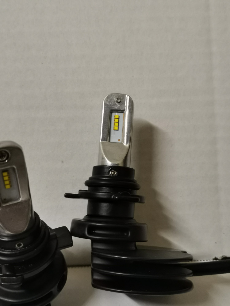 أنوار LED بجودة عالية جدا شرايح الإناره من philips بدون مروحة متوفر لون 5700k و 4000k