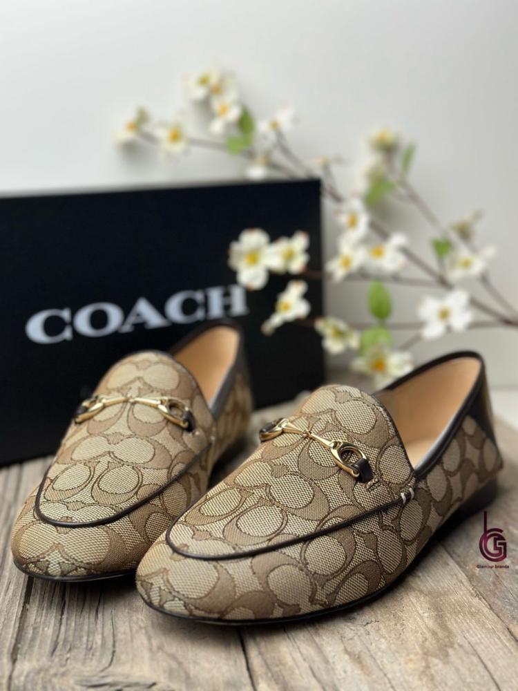 حذاء نسائي من كوتش
