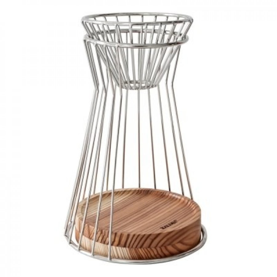 Steel stand and funnel for preparing coffee