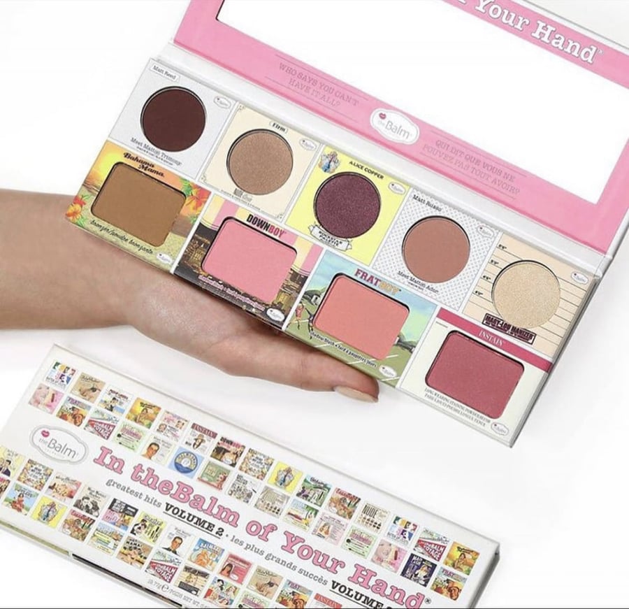 A distinctive palette from the brand Thabalm, includes 4 colors: shades, the best lighting color, and 3 blush and contour colors in one special palette.