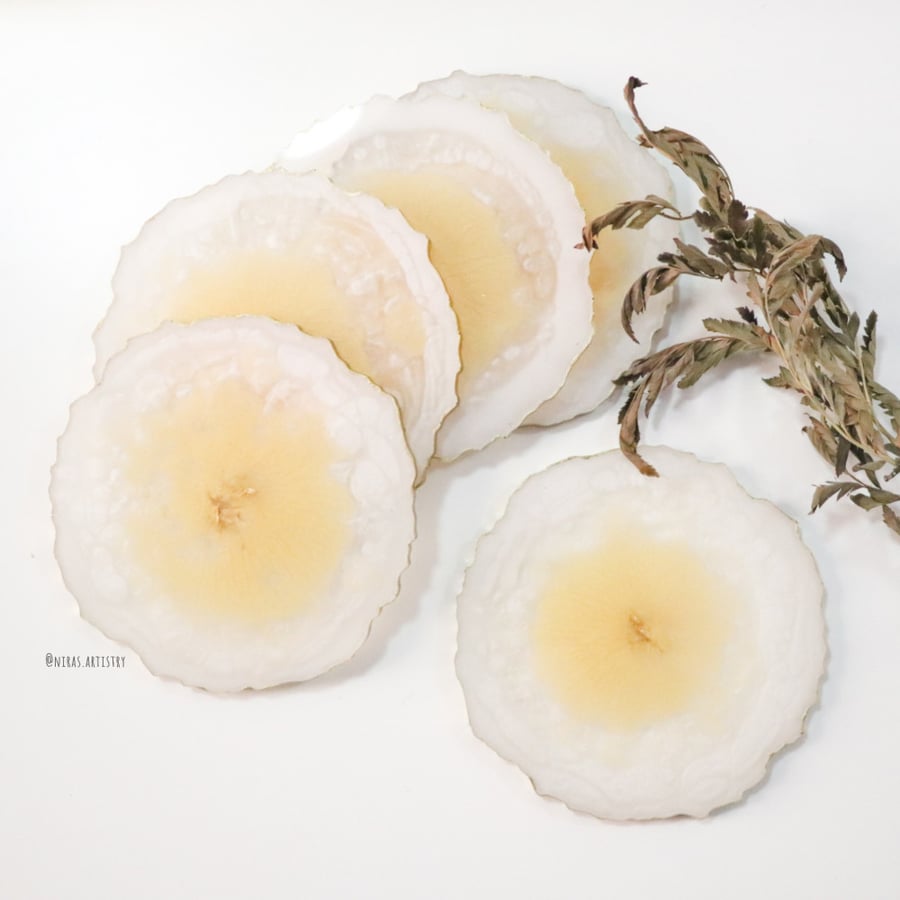 white & gold geode كوستر