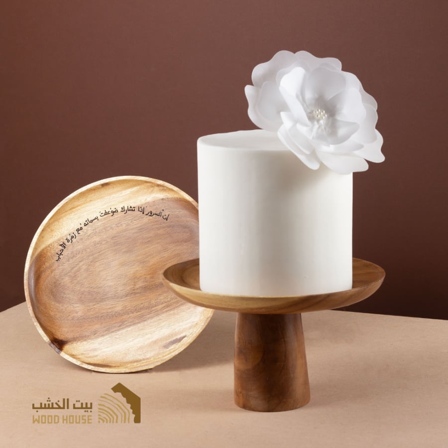 Wooden cake carrier (phrase)