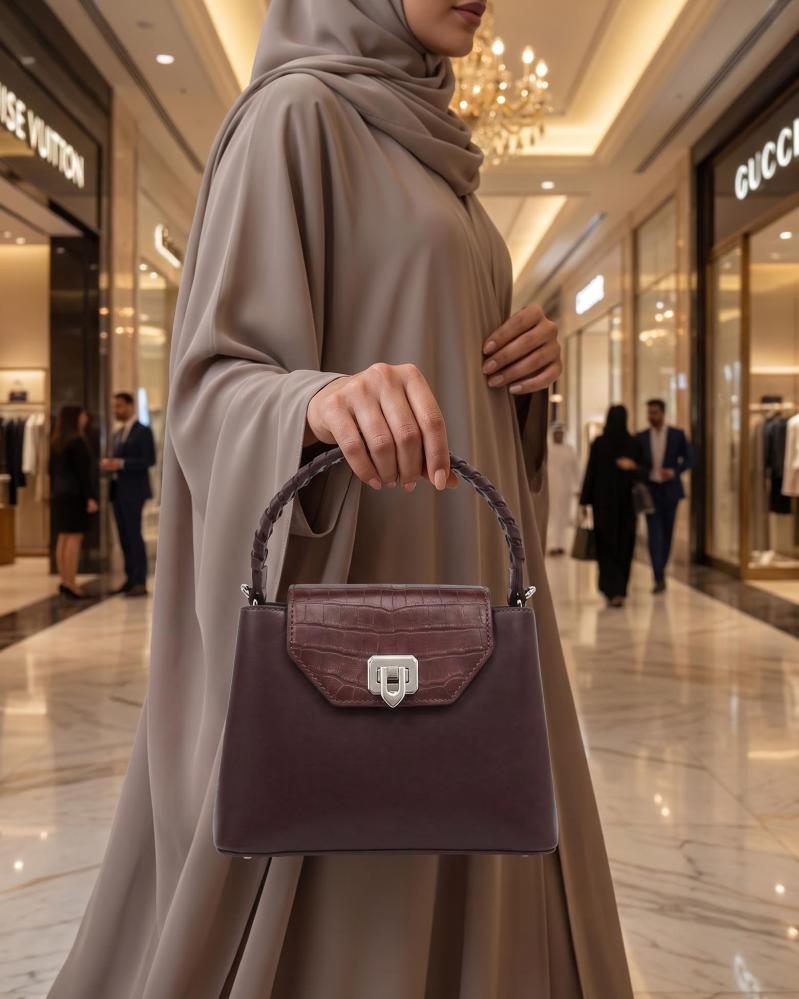 شنطة يد نسائية كوفي جلد بغطاء مزخرف