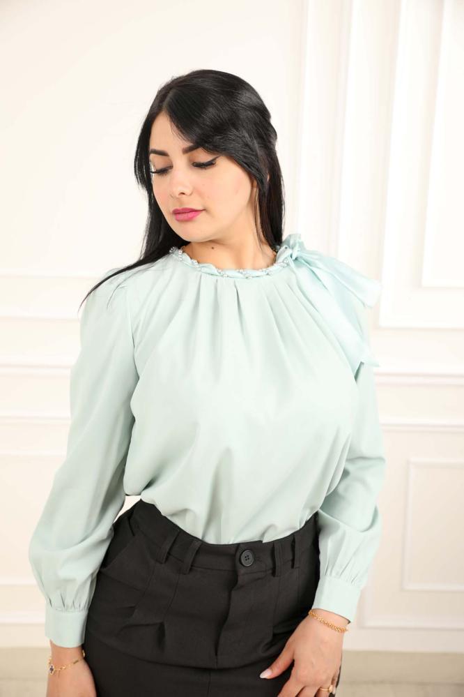 تفاصيل البلوزة الأنيقة بالزرائر مع تصميم عصري من Opera Fashion