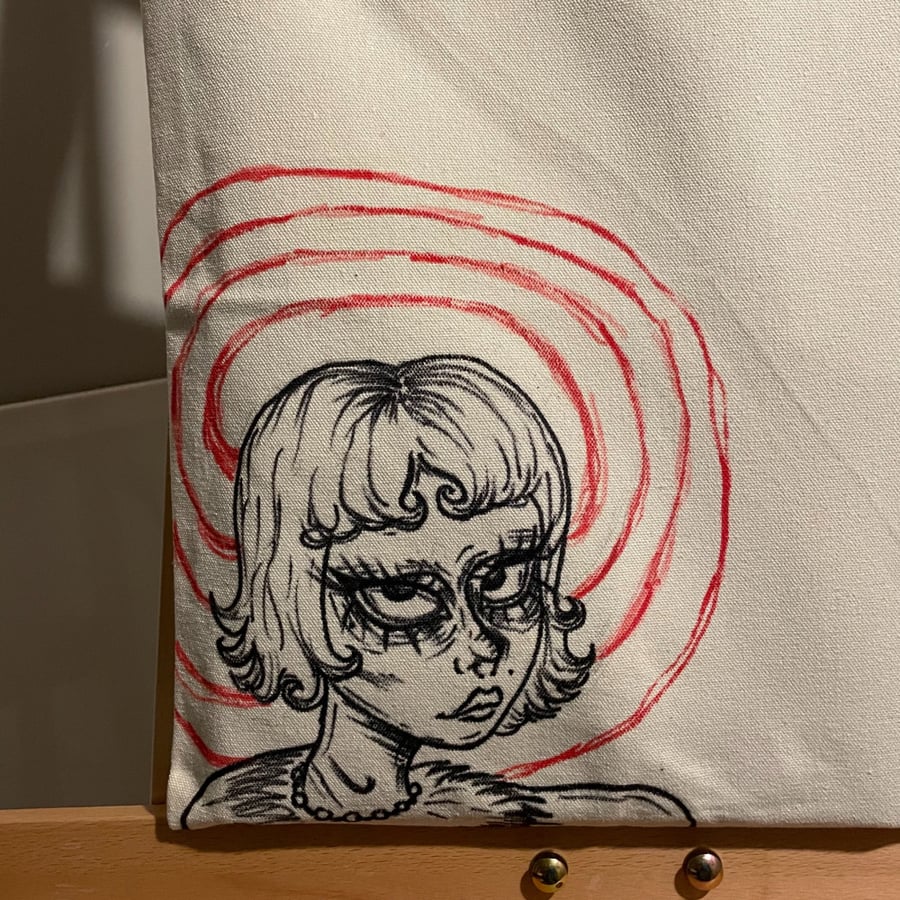Handmade painted tote bag-شنطة برسم يدوي
