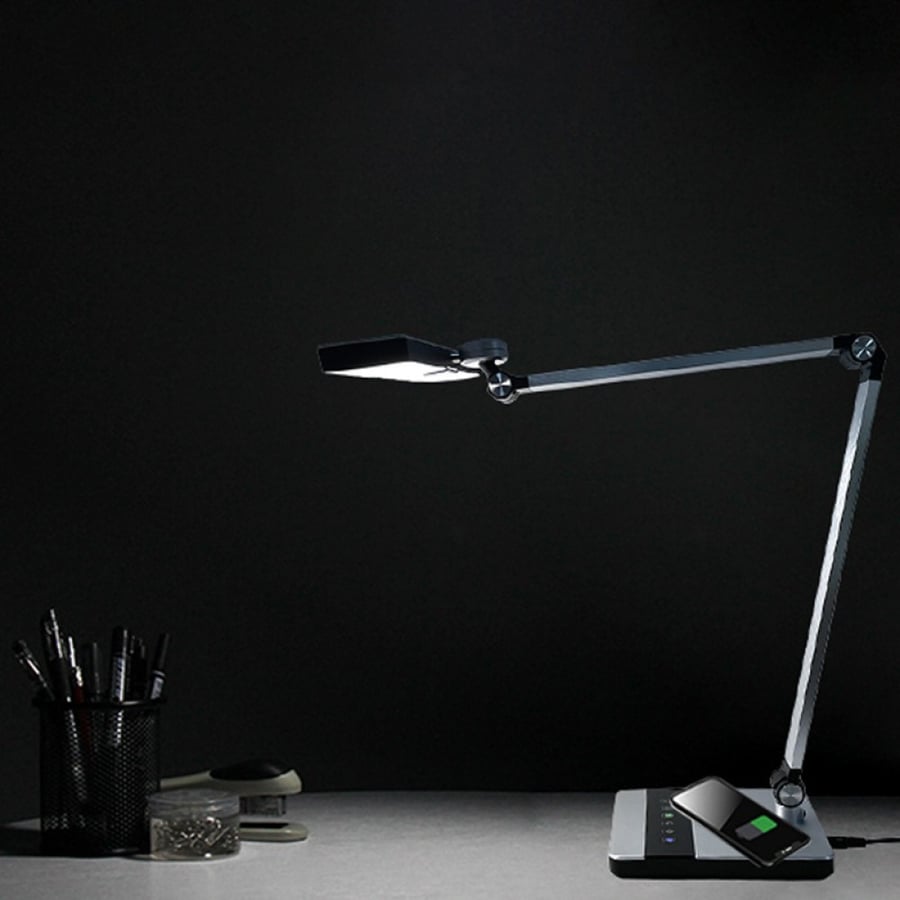 مصباح عمل مع شاحن لاسلكي Office Lamp With Wireless Charger