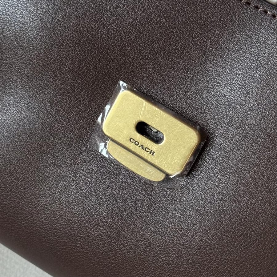 Coach Chelsea 30