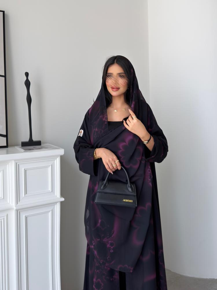 رقم العبايه  954  / القماش شيفون طباعه / القصه نص كلوش / القماش عرض 58 مقاسات 58 و60 تصير في العبايه توصيله من نفس القماش من عند الاكتاف