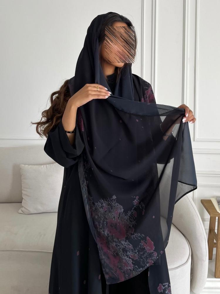 رقم العبايه   719 / القماش شيفون طباعه / القصه نص كلوش / القماش عرض 58 مقاسات 58 و60 تصير في العبايه توصيله من نفس القماش من عند الاكتاف