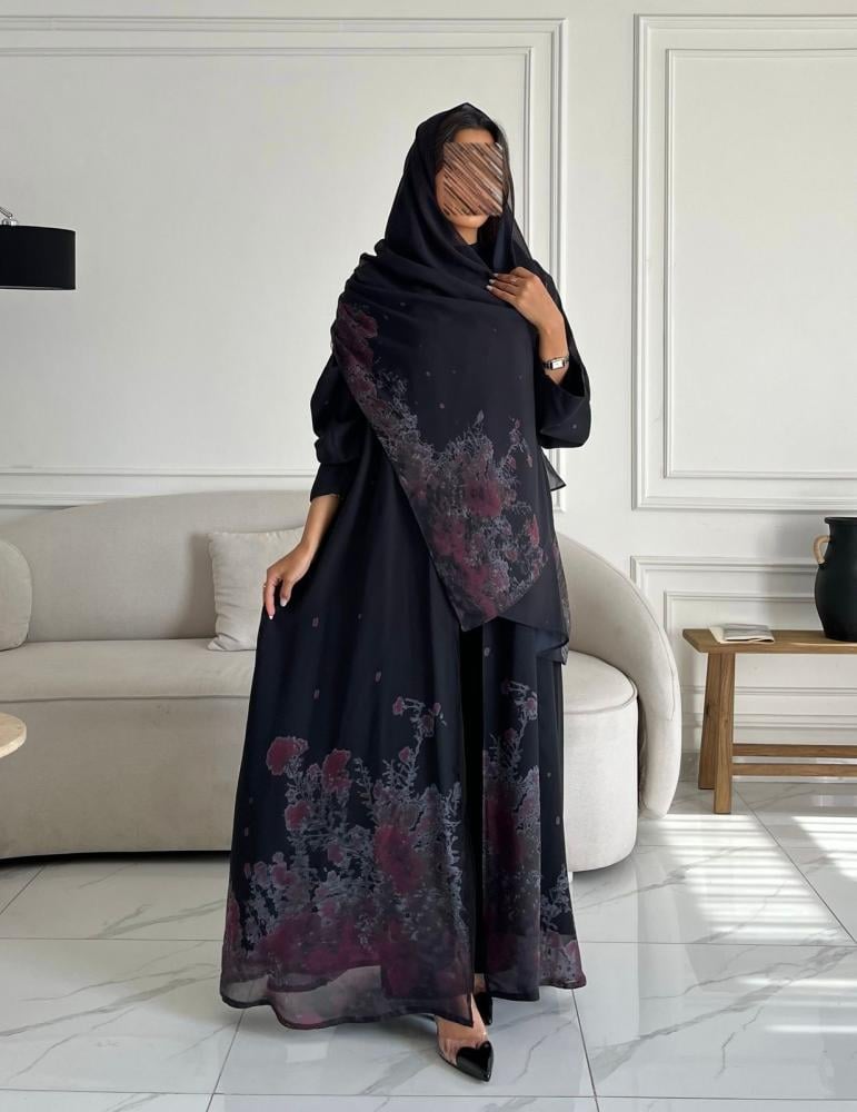 رقم العبايه   719 / القماش شيفون طباعه / القصه نص كلوش / القماش عرض 58 مقاسات 58 و60 تصير في العبايه توصيله من نفس القماش من عند الاكتاف