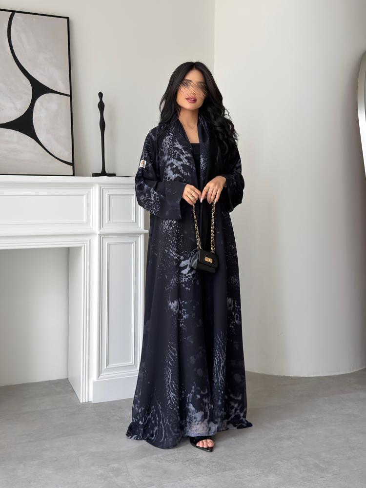 رقم العبايه 973 / القماش شيفون طباعه / القصه نص كلوش / القماش عرضه 58 يعني مقاسات 58 و 60 يصير بالعبايه وصله من نفس القماش
