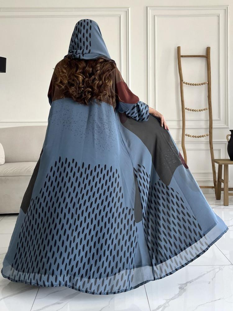 رقم العبايه 796 / القماش شيفون طباعه مبطن / القصه نص كلوش / مقاسات 58 و60 تصير بالعبايه توصيله من نفس القماش