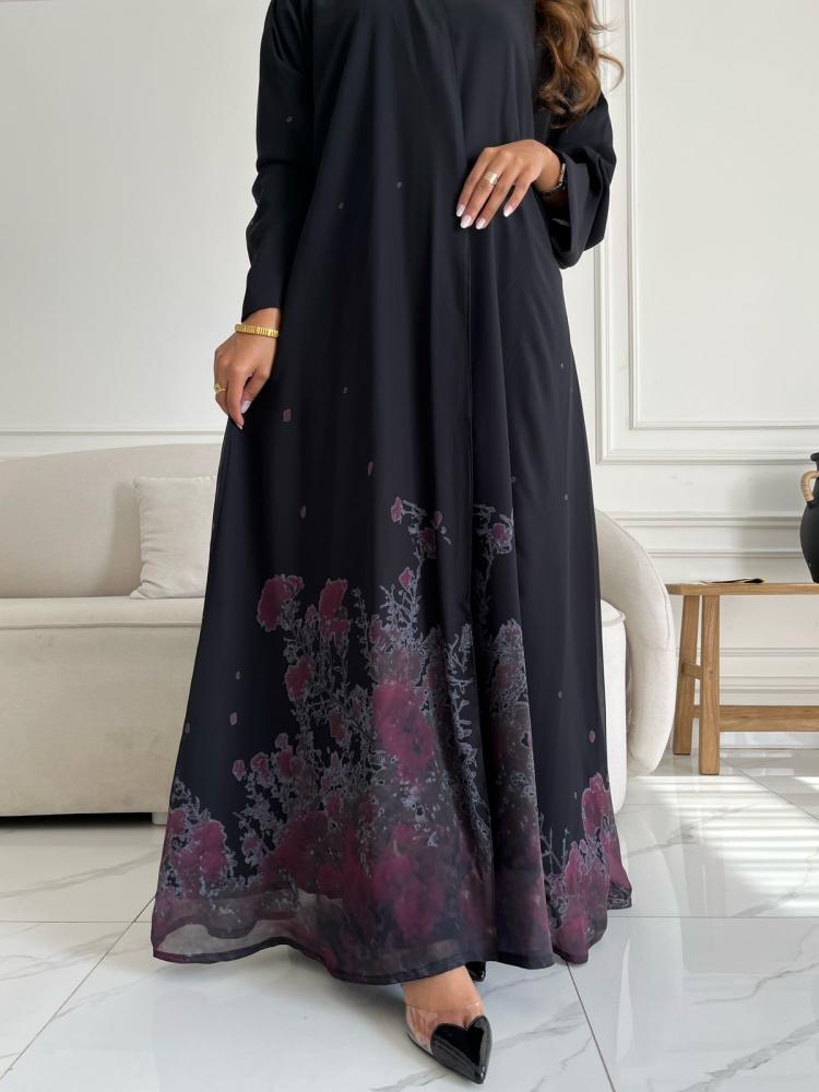 رقم العبايه   719 / القماش شيفون طباعه / القصه نص كلوش / القماش عرض 58 مقاسات 58 و60 تصير في العبايه توصيله من نفس القماش من عند الاكتاف