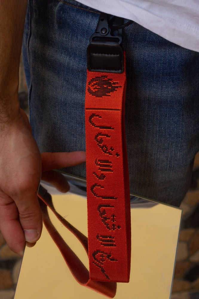 سريع الاشتعال والانفعال keychain