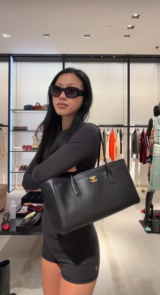Chanel tot bag