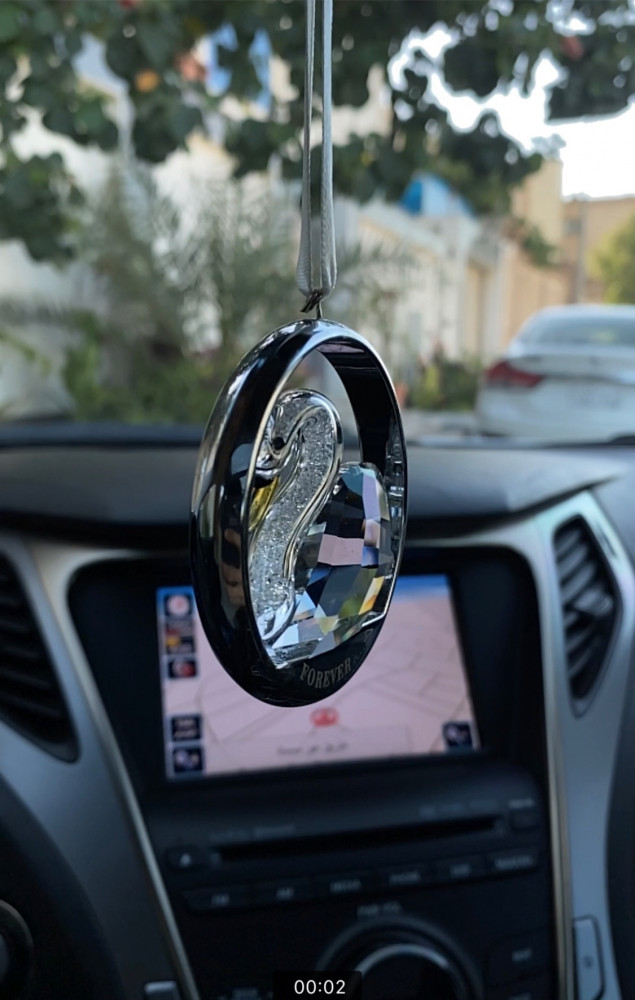 تعليقة كريستال بشكل الوزة سوان