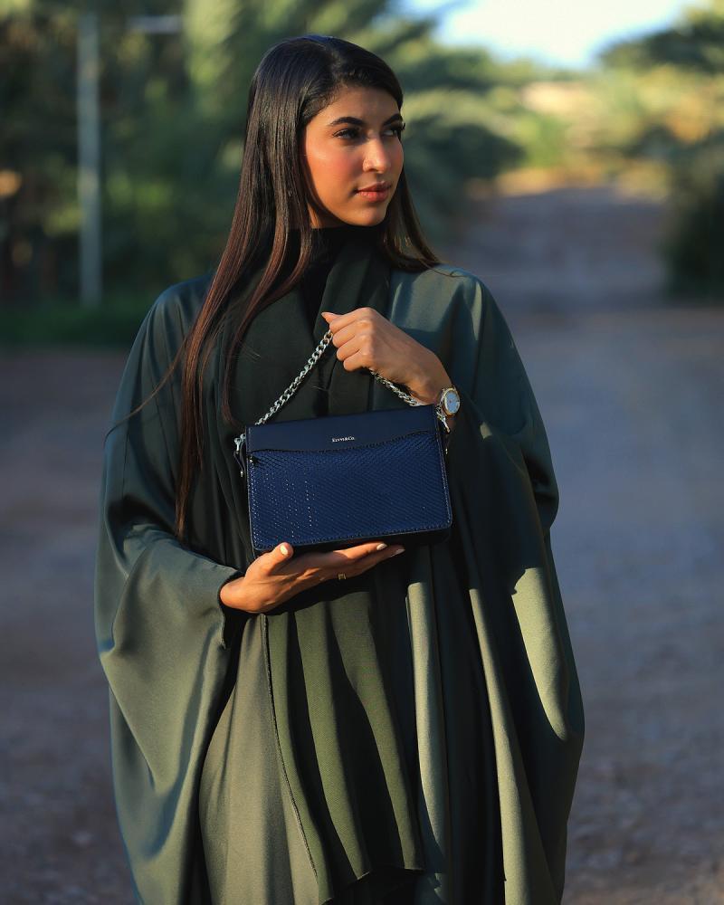 ‎  شنطة نسائية من الجلد باللون الأسود