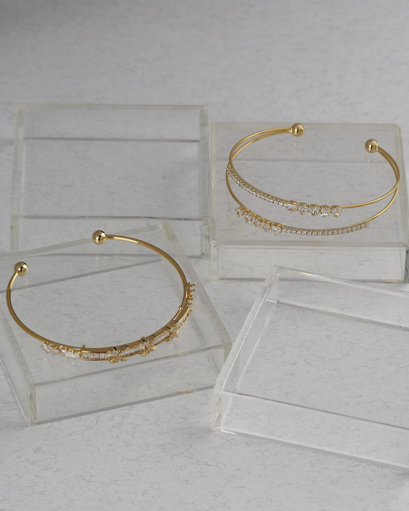 Elvi women's gift set including watch and bracelets