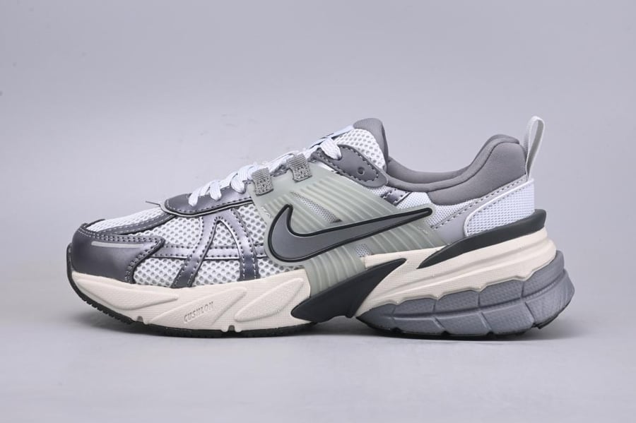 NIKE V2K RUN