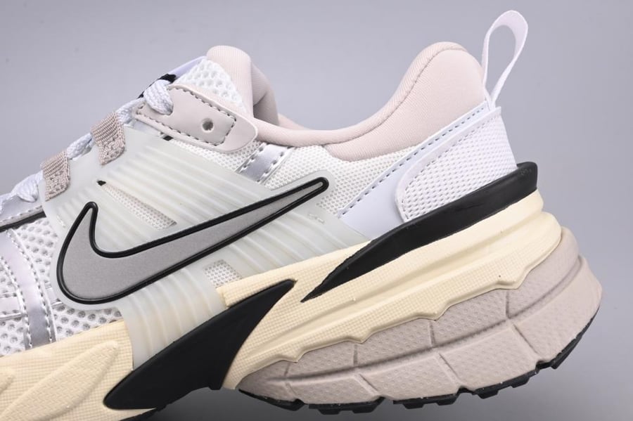 NIKE V2K RUN
