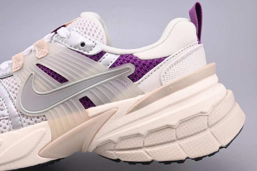 NIKE V2K RUN