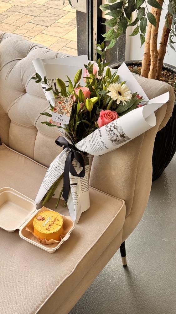 Flowers & cake
