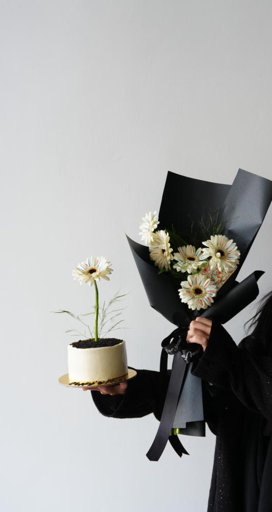 Flowers & cake