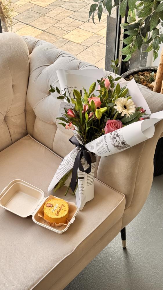 Flowers & cake