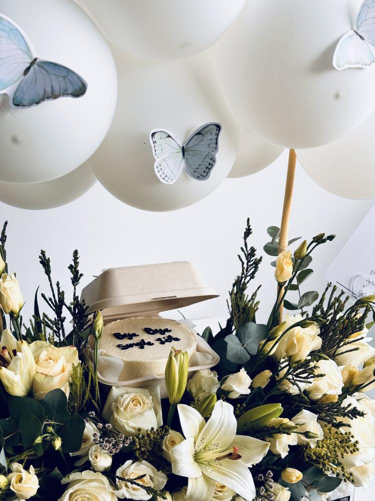 Flowers & cake