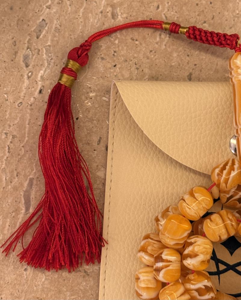 مسباح شبيه كهرمان مشخّط