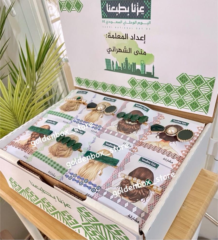 Green hair accessory box