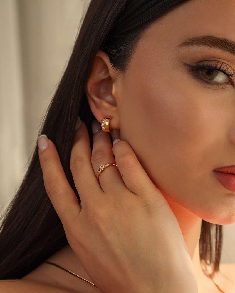 Earring Rosegold Bright semi-circular studded with stones