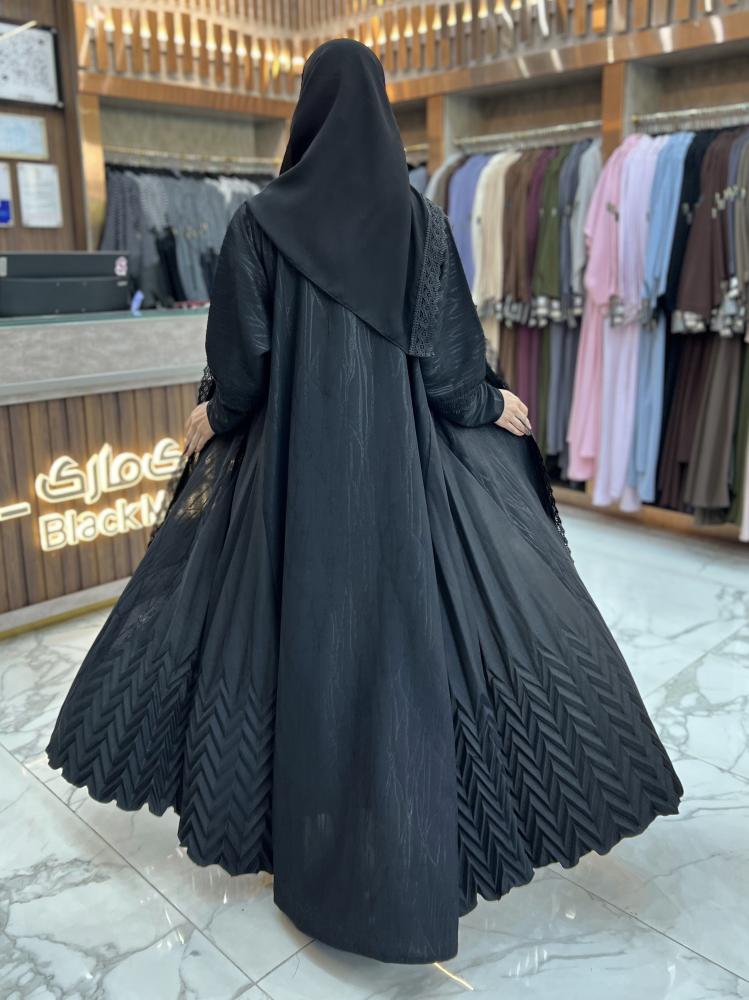 B330 عبايه سوار  قصه كلوش مع تكسير بقماش جاكر ناعم لون اسود