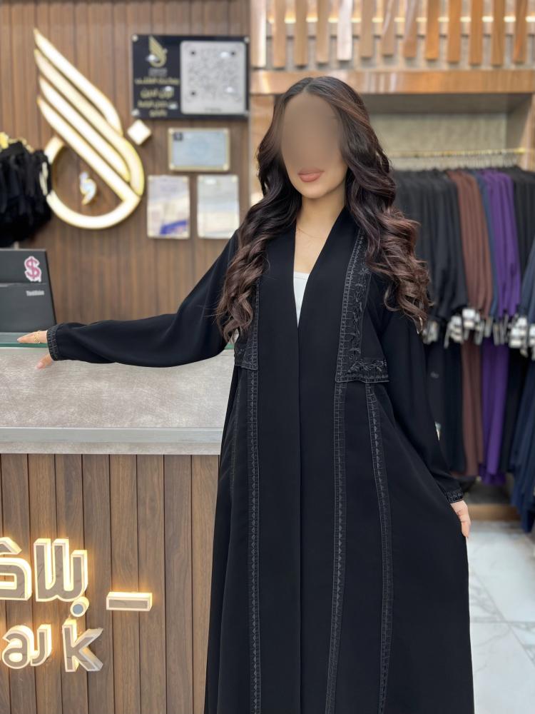 B453 عباية لمياء قصه نص كلوش قماش كريب ملكي بتطريز اسود