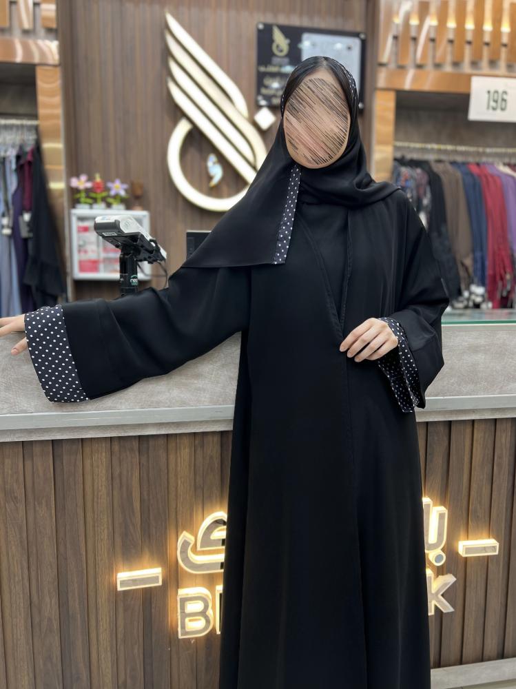 B422 عباية الهام قصه كلوش بقماش كريب كوري وتدخيلات منقط