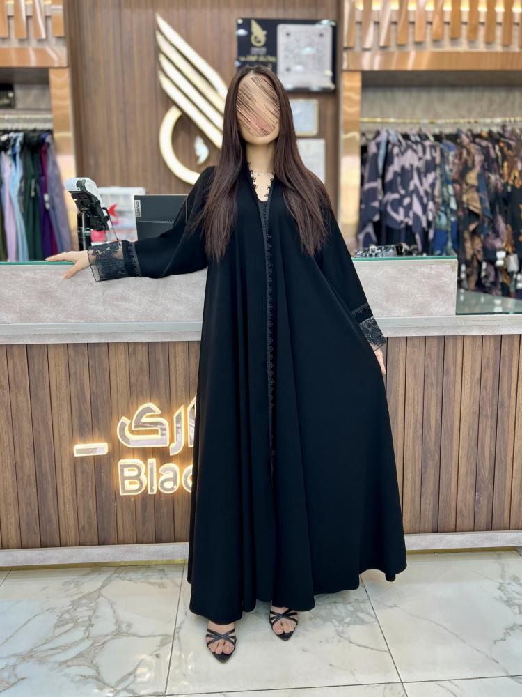 B273 عبايه رنا2 قصه دبل كلوش مع كلفه دنتيل ناعمه بقماش كريب ملكي كوري لون اسود