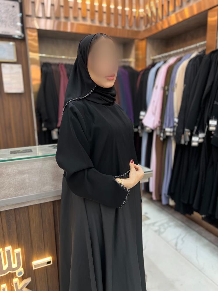 B414 عبايه بنين قصه دبل كلوش شغل ناعم بقماش كريب صيفي كوري لون اسود