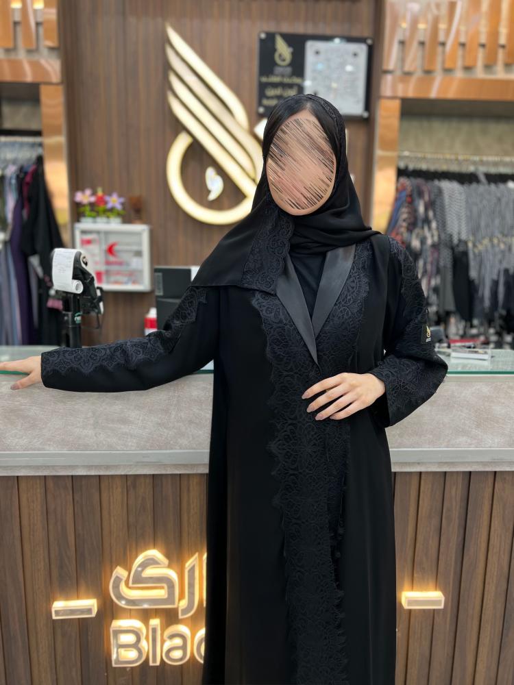 B351 عبايه جنى بليزر قصه نص كلوش مع دنتيل ناعم بقماش كبراء كوري لون اسود
