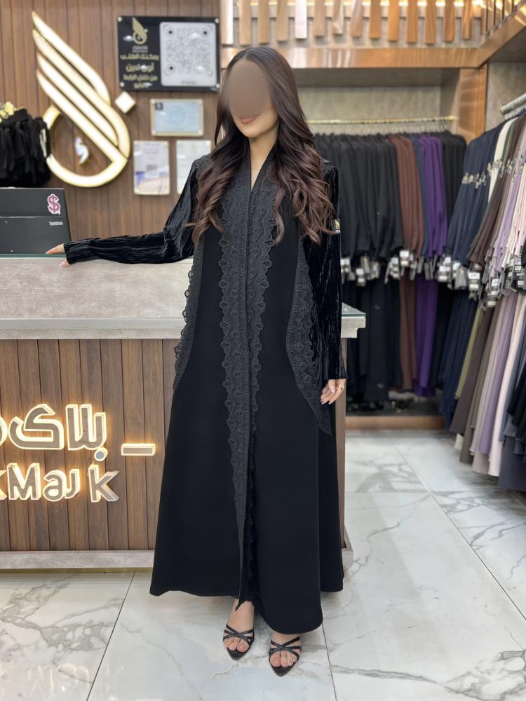 B461 عباية هوليا قصه نص كلوش بقماش كريب تدخيلات مخمل
