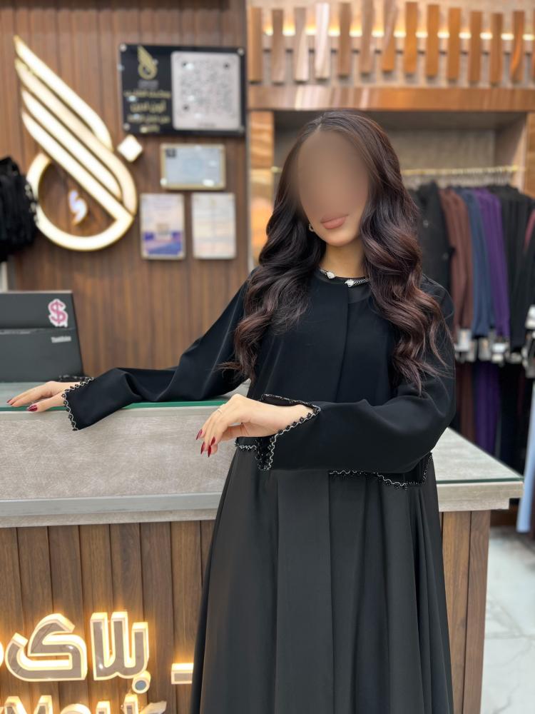 B414 عبايه بنين قصه دبل كلوش شغل ناعم بقماش كريب صيفي كوري لون اسود