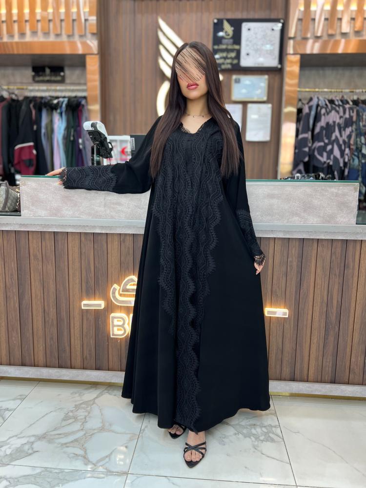 B296 عبايه دانيلا قصه دبل كلوش مع دنتيل ناعم بقماش كريب صيفي كوري لون اسود
